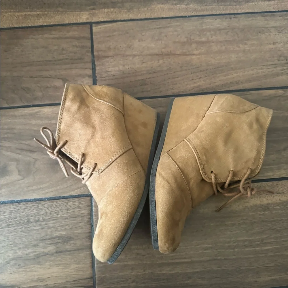 CITY-CLASSIFIED Women's Rex Almond Toe Lace Up Hidden Wedge Ankle Bootie - 7.5